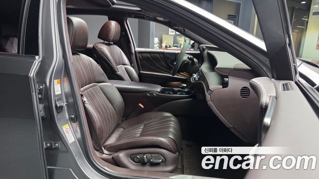 Lexus LS 2018 — photo 17
