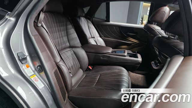 Lexus LS 2018 — photo 18