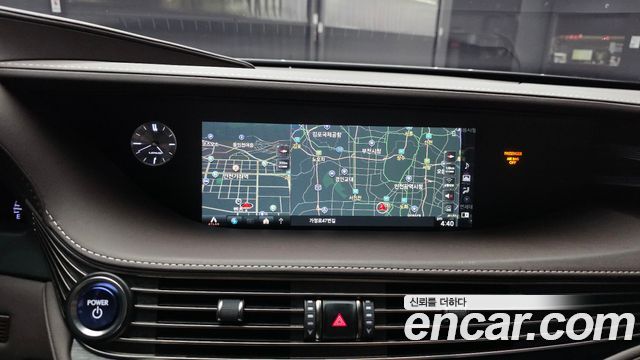 Lexus LS 2018 — photo 20