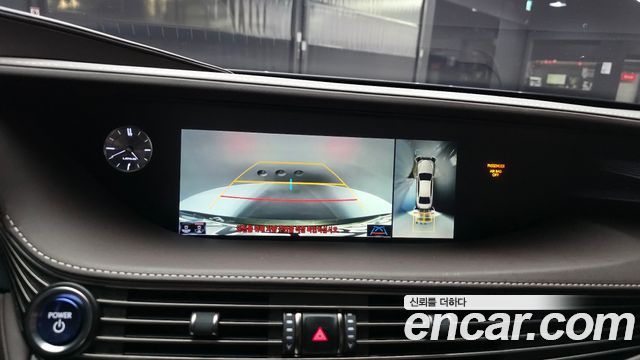 Lexus LS 2018 — photo 21