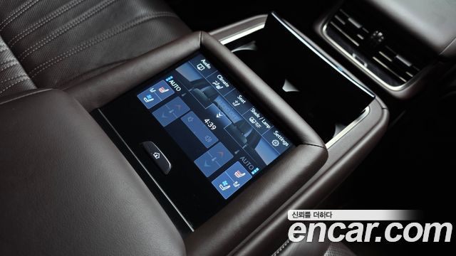Lexus LS 2018 — photo 24