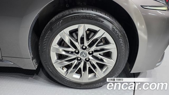 Lexus LS 2018 — photo 7