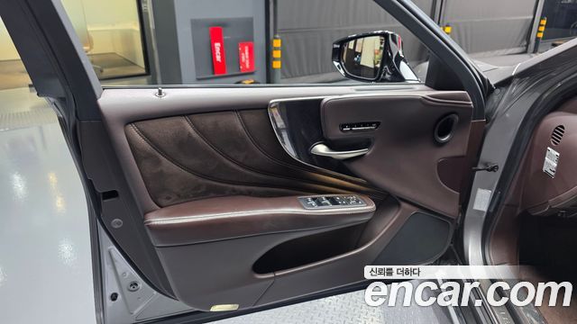 Lexus LS 2018 — photo 14