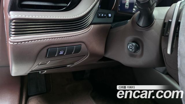 Lexus LS 2018 — photo 29