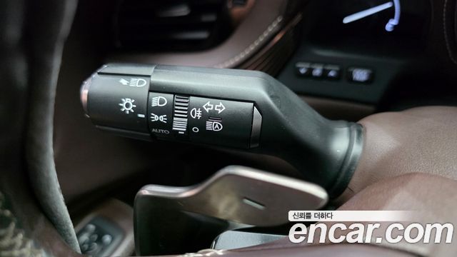 Lexus LS 2018 — photo 30