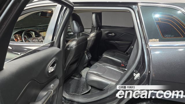 Jeep Cherokee 2015 — photo 11