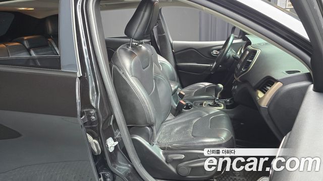 Jeep Cherokee 2015 — photo 12