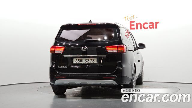 Kia Canival 2015 — photo 4