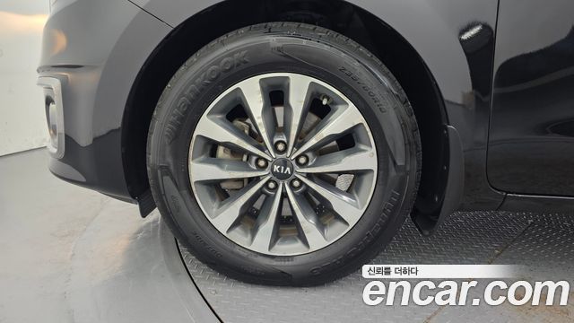 Kia Canival 2015 — photo 5