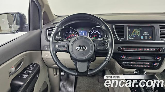 Kia Canival 2015 — photo 13
