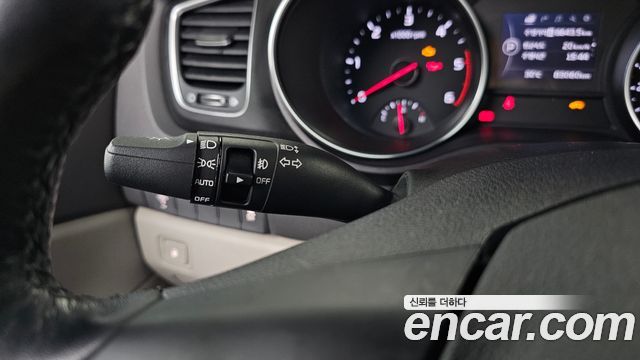 Kia Canival 2015 — photo 15