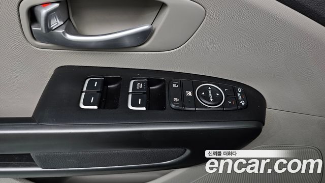 Kia Canival 2015 — photo 17