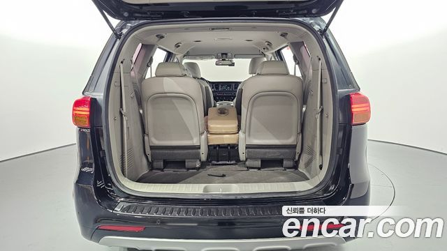 Kia Canival 2015 — photo 20