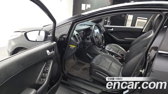 Kia K3 2017 — photo 10