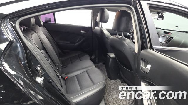 Kia K3 2017 — photo 11