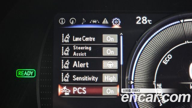 Lexus ES 2019 — photo 22