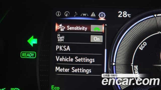 Lexus ES 2019 — photo 23