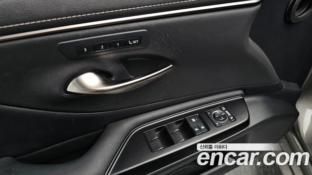 Lexus ES 2019 — photo 24