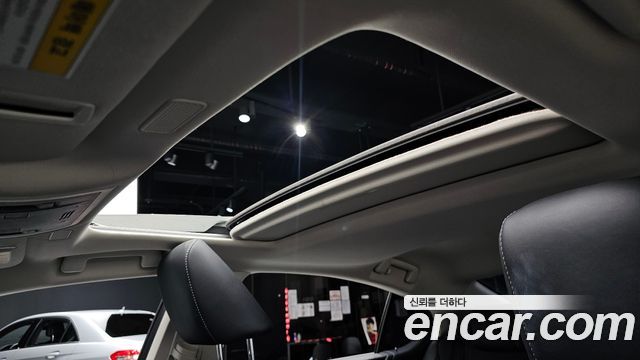 Lexus ES 2019 — photo 26