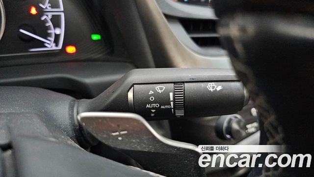 Lexus ES 2019 — photo 30