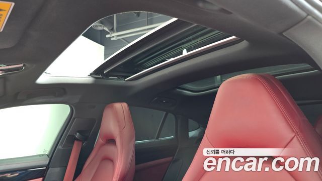 Porsche Panamera 2018 — photo 17