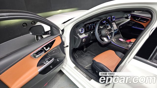 Mercedes-Benz C-Class 2023 — photo 10