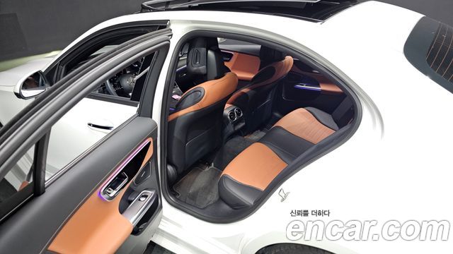 Mercedes-Benz C-Class 2023 — photo 18