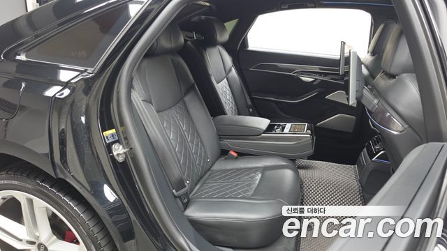 Audi S8 2021 — photo 11