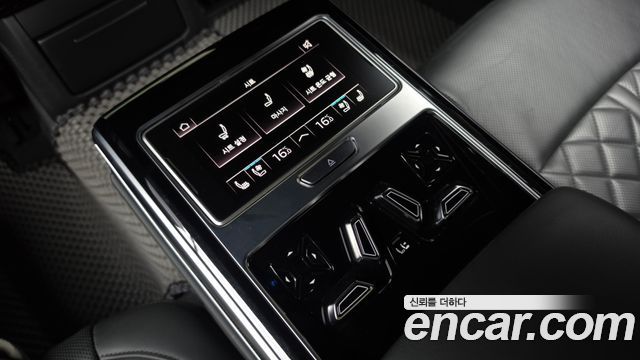 Audi S8 2021 — photo 18