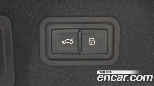 Audi S8 2021 — photo 19