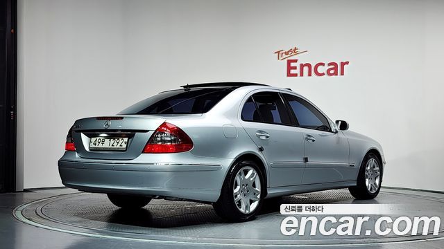 Mercedes-Benz E-Class 2007 — photo 2