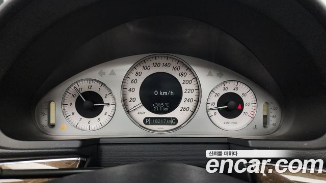 Mercedes-Benz E-Class 2007 — photo 8