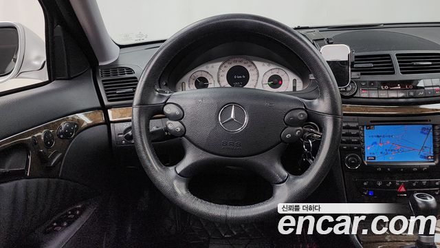 Mercedes-Benz E-Class 2007 — photo 13