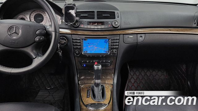 Mercedes-Benz E-Class 2007 — photo 14