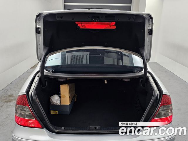 Mercedes-Benz E-Class 2007 — photo 20