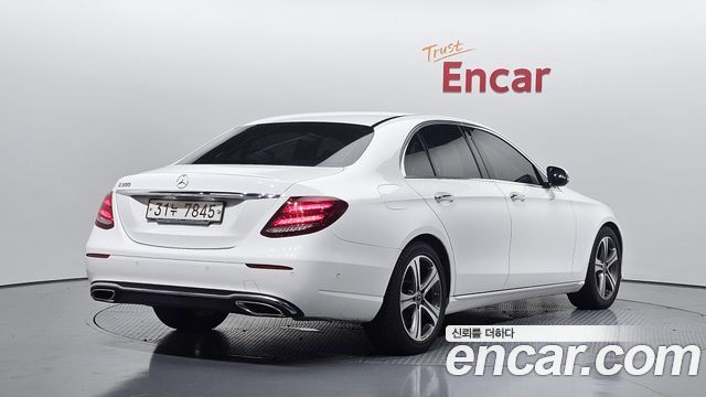 Mercedes-Benz E-Class 2019 — photo 2