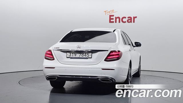 Mercedes-Benz E-Class 2019 — photo 4