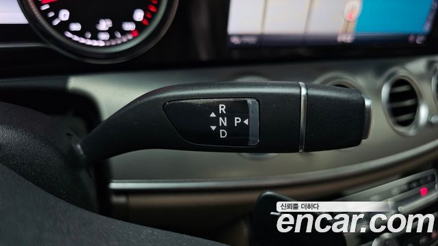 Mercedes-Benz E-Class 2019 — photo 12
