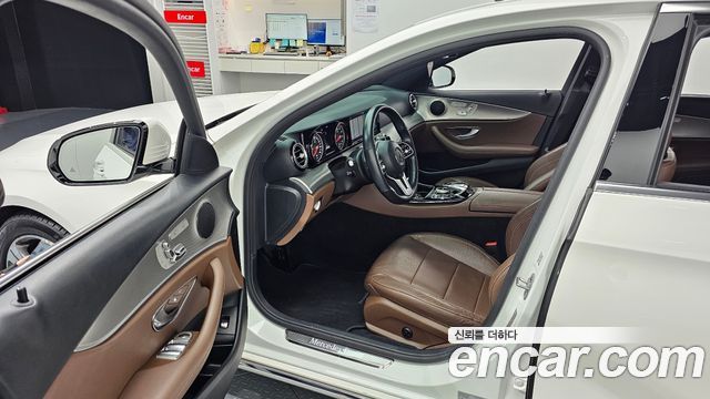 Mercedes-Benz E-Class 2019 — photo 13