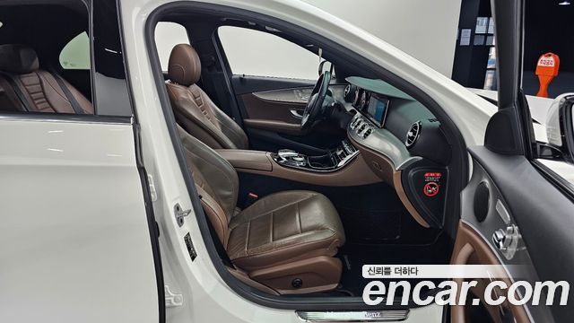 Mercedes-Benz E-Class 2019 — photo 17