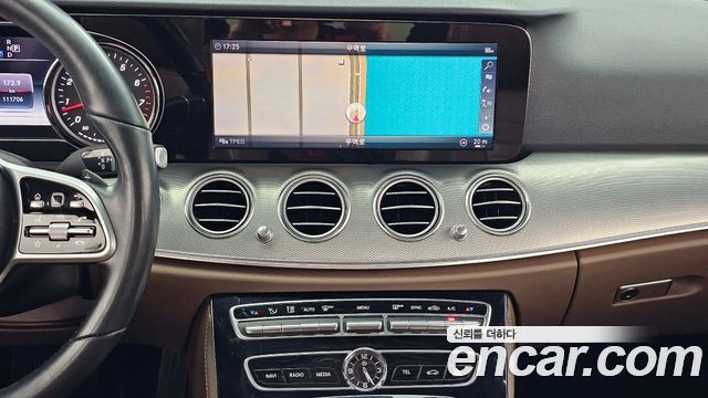 Mercedes-Benz E-Class 2019 — photo 20