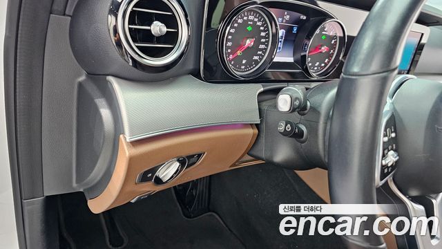 Mercedes-Benz E-Class 2019 — photo 23