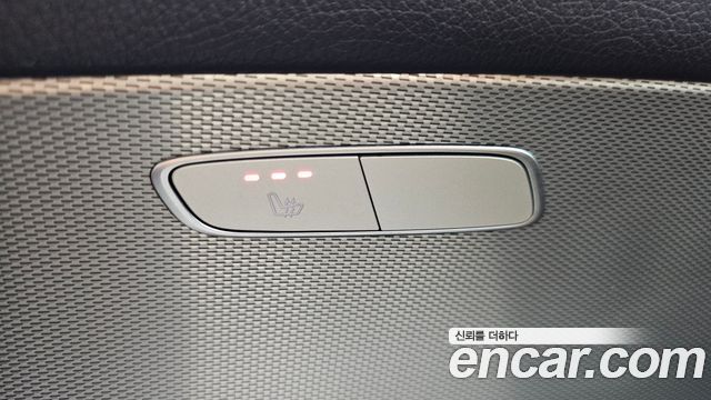 Mercedes-Benz E-Class 2019 — photo 24