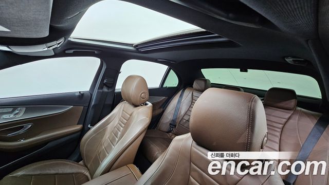 Mercedes-Benz E-Class 2019 — photo 25