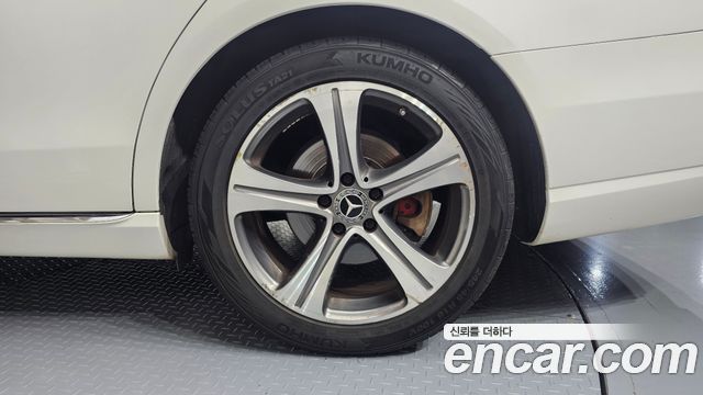 Mercedes-Benz E-Class 2019 — photo 7