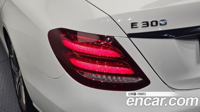 Mercedes-Benz E-Class 2019 — photo 9