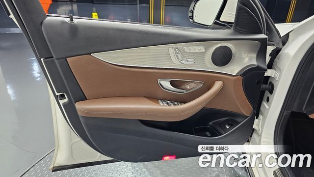 Mercedes-Benz E-Class 2019 — photo 14