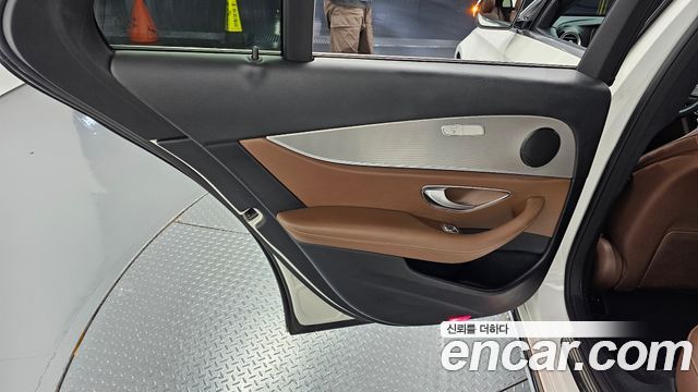 Mercedes-Benz E-Class 2019 — photo 15