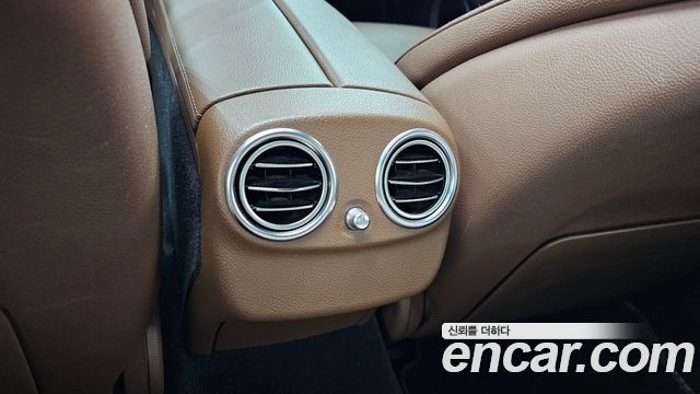 Mercedes-Benz E-Class 2019 — photo 33