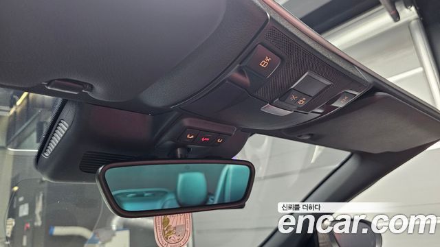 Mercedes-Benz C-Class 2018 — photo 29